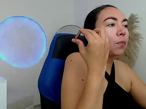 Snapshot of Yadis_hot chatting on 11, 11, 2025 Yadis hot online show from 11, 11, 2025