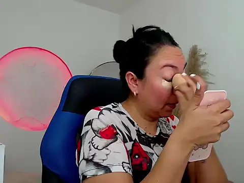 Snapshot of Yadis_hot chatting on 18, 11, 2025 Yadis hot online show from 18, 11, 2025