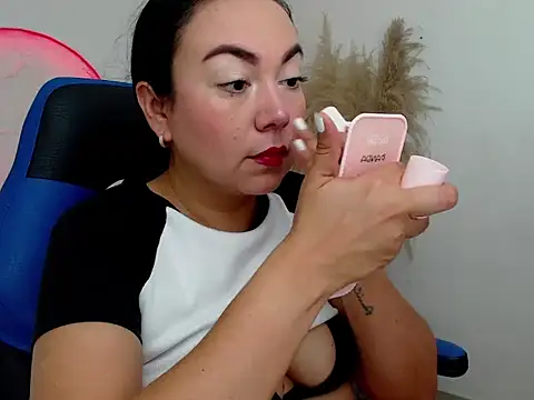 Snapshot of Yadis_hot chatting on 21, 11, 2025 Yadis hot online show from 21, 11, 2025