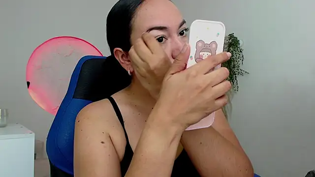 Snapshot of Yadis_hot chatting on 25, 11, 2025 Yadis hot online show from 25, 11, 2025