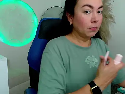 Snapshot of Yadis_hot chatting on 15, 12, 2025 Yadis hot online show from 15, 12, 2025