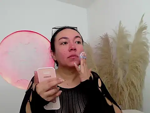 Yadis hot online show from 3, 2, 2026