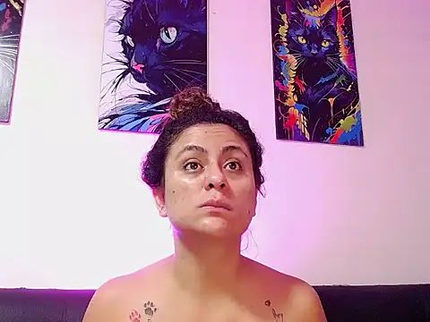 Caroline Jons online show from 14, 11, 2025