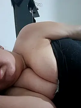 Snapshot of SaraCute_1 chatting on 15, 11, 2025 SaraCute 1 online show from 15, 11, 2025