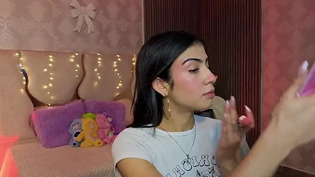 MAIILY TAY online show from 4, 3, 2026