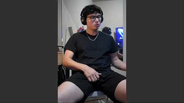 Snapshot of Ais_B10 chatting on 14, 11, 2025 Ais B10 online show from 14, 11, 2025