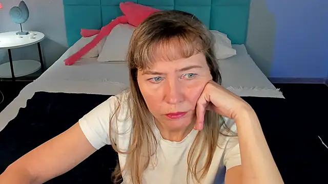 Snapshot of Carla_Vogue chatting on 8, 11, 2025 Carla Vogue online show from 8, 11, 2025