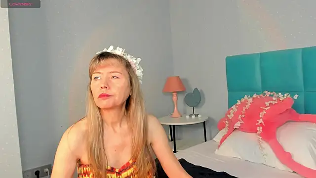 Snapshot of Carla_Vogue chatting on 9, 11, 2025 Carla Vogue online show from 9, 11, 2025