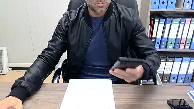 Snapshot of Evasionee chatting on 11, 11, 2025 Evasionee online show from 11, 11, 2025