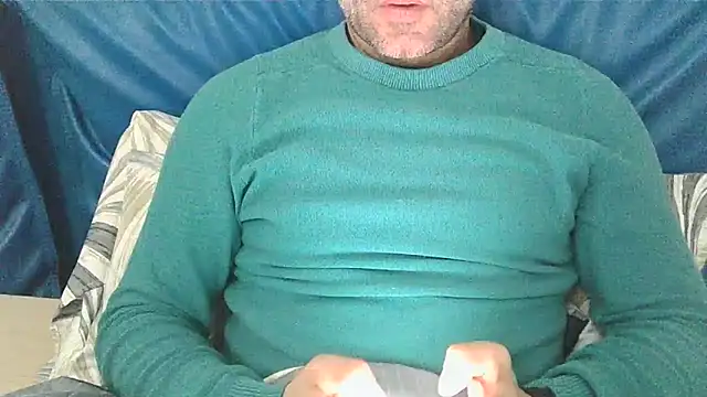 Snapshot of Evasionee chatting on 2, 12, 2025 Evasionee online show from 2, 12, 2025