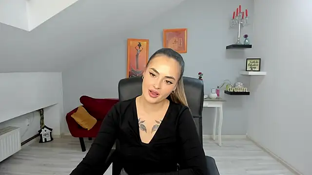 Snapshot of SerenLys chatting on 26, 10, 2025 SerenLys online show from 26, 10, 2025