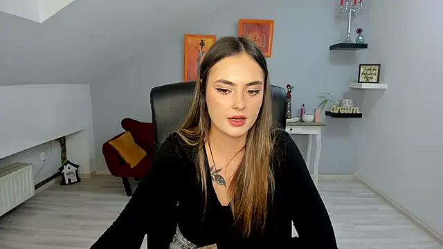 SerenLys online show from 11, 11, 2025