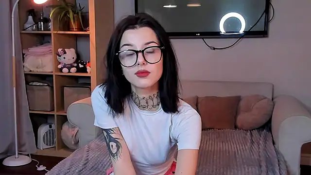 Snapshot of DonnaHicks chatting on 29, 10, 2025 DonnaHicks online show from 29, 10, 2025