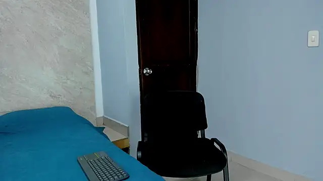 Snapshot of Sarahh-19 chatting on 16, 12, 2025 Sarahh-19 online show from 16, 12, 2025