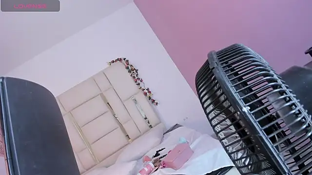 Snapshot of Maxxine_VX chatting on 22, 11, 2025 Maxxine VX online show from 22, 11, 2025