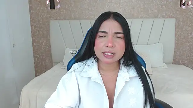 Snapshot of AliceSmity_ chatting on 4, 12, 2025 AliceSmity online show from 4, 12, 2025