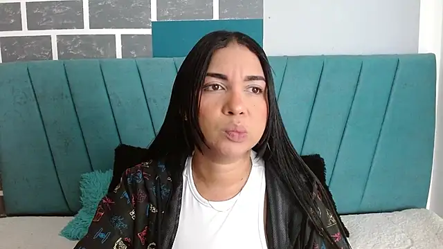 Snapshot of AliceSmity_ chatting on 15, 12, 2025 AliceSmity online show from 15, 12, 2025