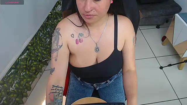 darian boobs online show from 5, 11, 2025