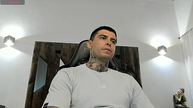 Snapshot of MATEO_DILUCA chatting on 14, 11, 2025 MATEO DILUCA online show from 14, 11, 2025