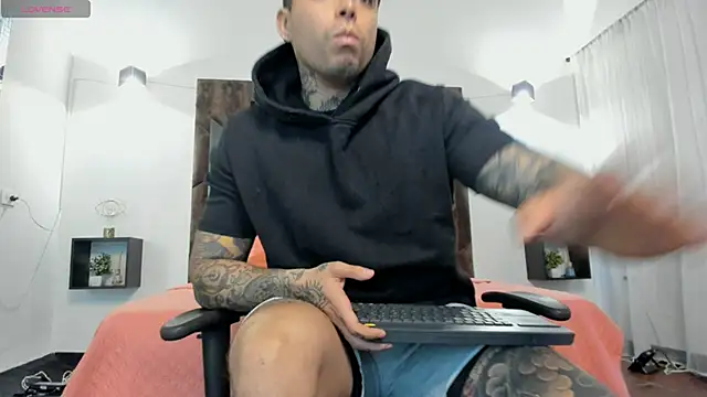 Snapshot of MATEO_DILUCA chatting on 16, 11, 2025 MATEO DILUCA online show from 16, 11, 2025