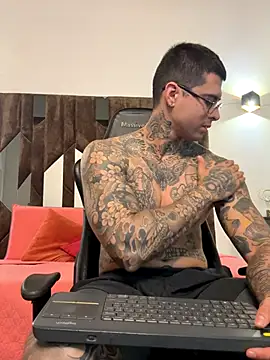 Snapshot of MATEO_DILUCA chatting on 18, 11, 2025 MATEO DILUCA online show from 18, 11, 2025