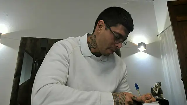 Snapshot of MATEO_DILUCA chatting on 26, 11, 2025 MATEO DILUCA online show from 26, 11, 2025