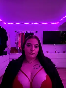 Snapshot of Aksinja05 chatting on 4, 11, 2025 Aksinja05 online show from 4, 11, 2025