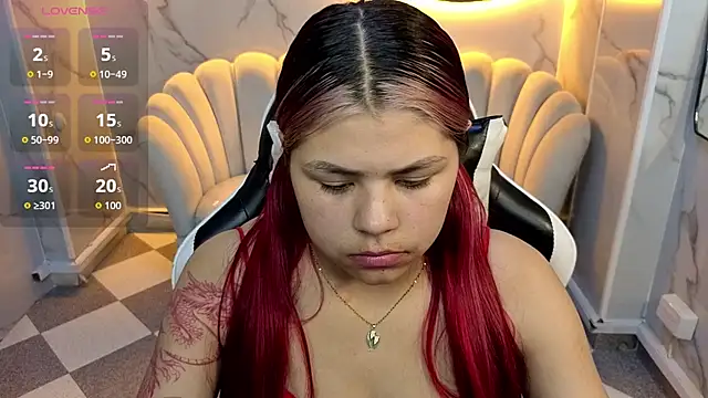 Snapshot of Little_cherry_b chatting on 29, 10, 2025 Little cherry b online show from 29, 10, 2025