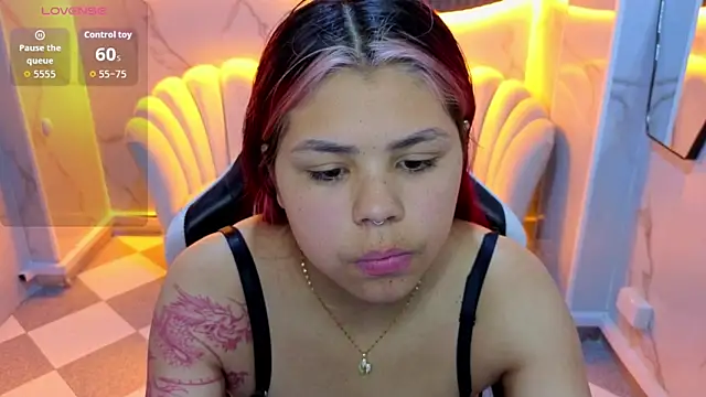 Snapshot of Little_cherry_b chatting on 30, 10, 2025 Little cherry b online show from 30, 10, 2025