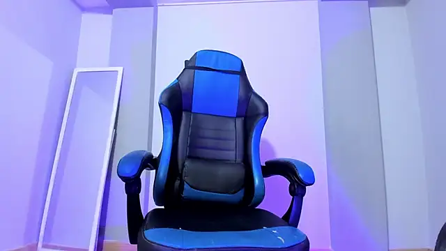 Snapshot of whisper_nova chatting on 30, 10, 2025 whisper nova online show from 30, 10, 2025