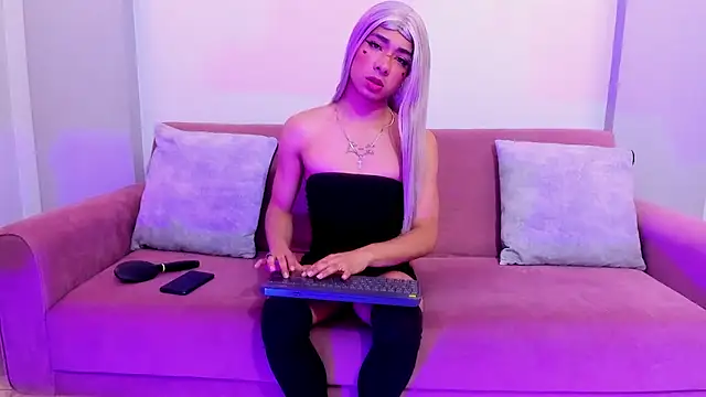 Snapshot of whisper_nova chatting on 10, 11, 2025 whisper nova online show from 10, 11, 2025