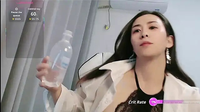 Snapshot of judyli chatting on 8, 11, 2025 judyli online show from 8, 11, 2025