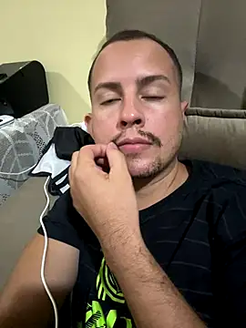 Snapshot of Honorat1 chatting on 5, 11, 2025 Honorat1 online show from 5, 11, 2025