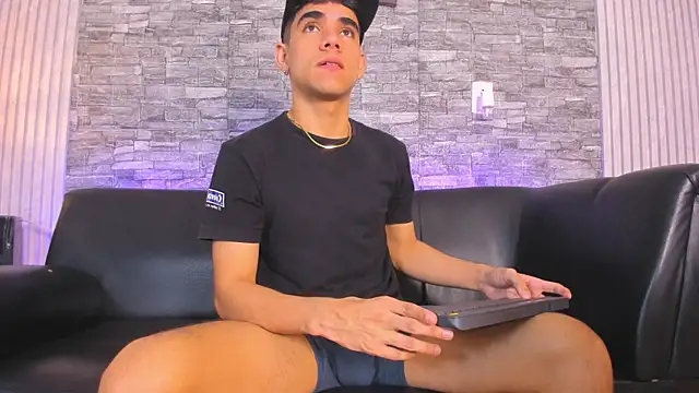 Snapshot of zack_joness18 chatting on 11, 11, 2025 zack joness18 online show from 11, 11, 2025