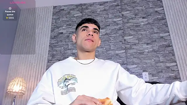 Snapshot of zack_joness18 chatting on 19, 11, 2025 zack joness18 online show from 19, 11, 2025