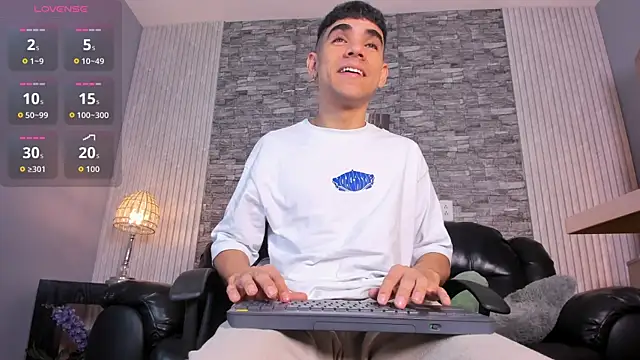 Snapshot of zack_joness18 chatting on 20, 11, 2025 zack joness18 online show from 20, 11, 2025