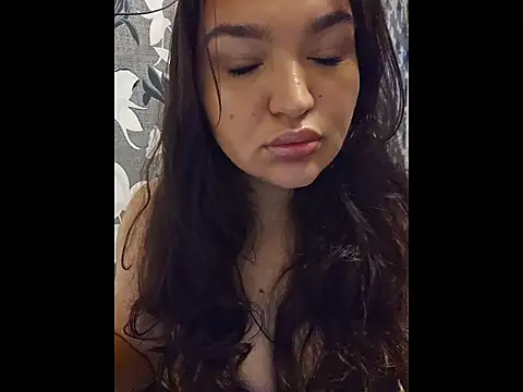 Snapshot of FluffyLuna chatting on 10, 11, 2025 FluffyLuna online show from 10, 11, 2025