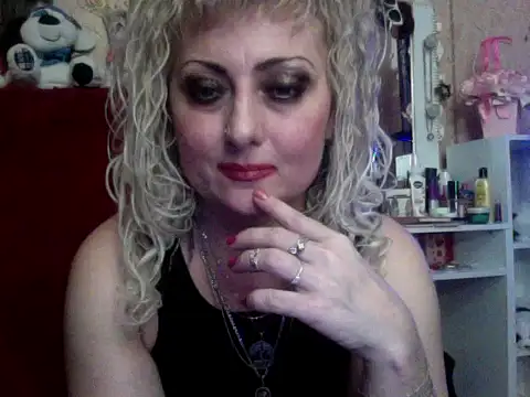 Snapshot of xHot_Amazonq chatting on 3, 11, 2025 xHot Amazonq online show from 3, 11, 2025