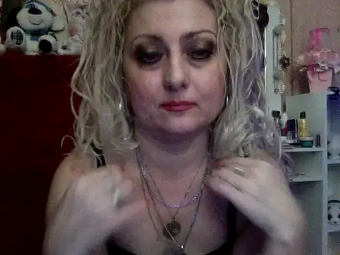 Snapshot of xHot_Amazonq chatting on 6, 11, 2025 xHot Amazonq online show from 6, 11, 2025