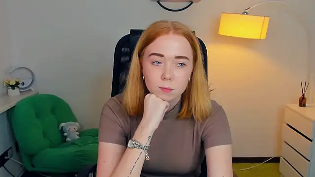 Snapshot of AddieOsler chatting on 12, 11, 2025 AddieOsler online show from 12, 11, 2025