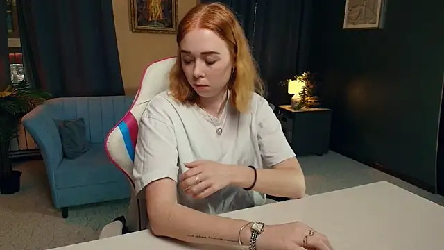 Snapshot of AddieOsler chatting on 19, 11, 2025 AddieOsler online show from 19, 11, 2025