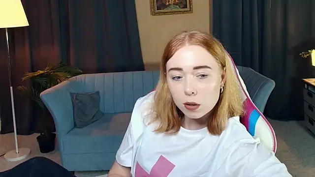 Snapshot of AddieOsler chatting on 28, 11, 2025 AddieOsler online show from 28, 11, 2025