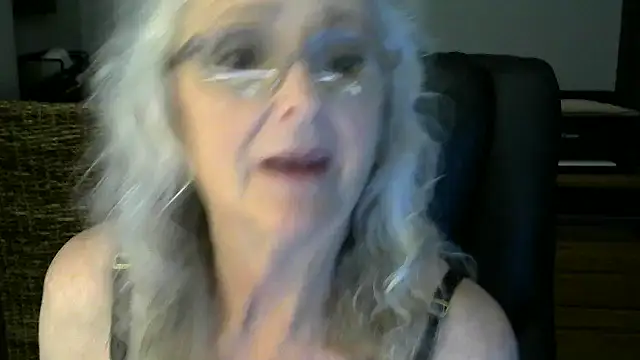 Snapshot of JoleneDelacroix chatting on 17, 11, 2025 JoleneDelacroix online show from 17, 11, 2025