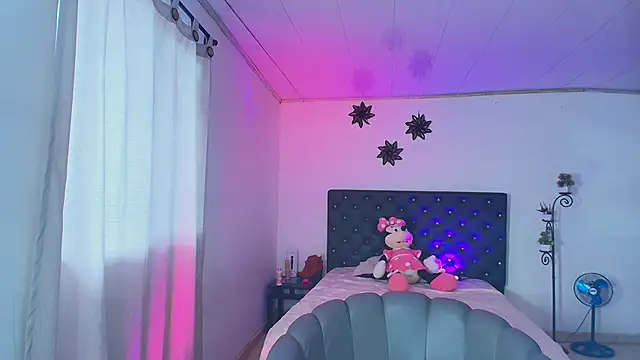 Snapshot of GiannaRoberts chatting on 10, 11, 2025 GiannaRoberts online show from 10, 11, 2025