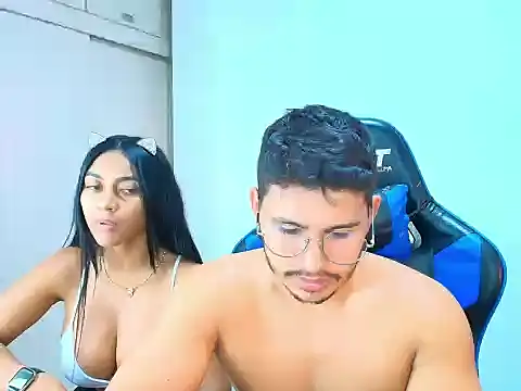 Snapshot of sophia_and_alex chatting on 30, 10, 2025 sophia and alex online show from 30, 10, 2025