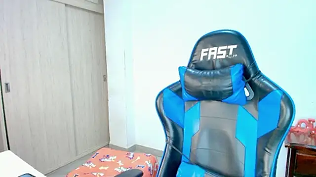 Snapshot of sophia_and_alex chatting on 3, 12, 2025 sophia and alex online show from 3, 12, 2025