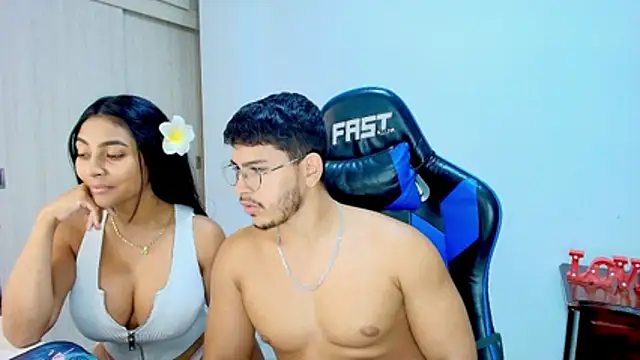 Snapshot of sophia_and_alex chatting on 19, 12, 2025 sophia and alex online show from 19, 12, 2025