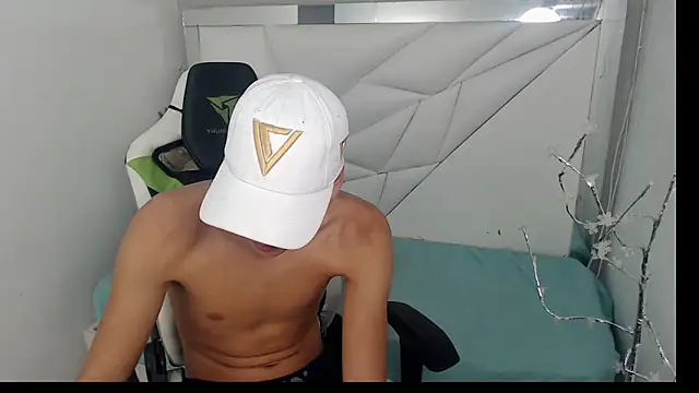 Snapshot of Cash_G_ chatting on 14, 11, 2025 Cash G online show from 14, 11, 2025