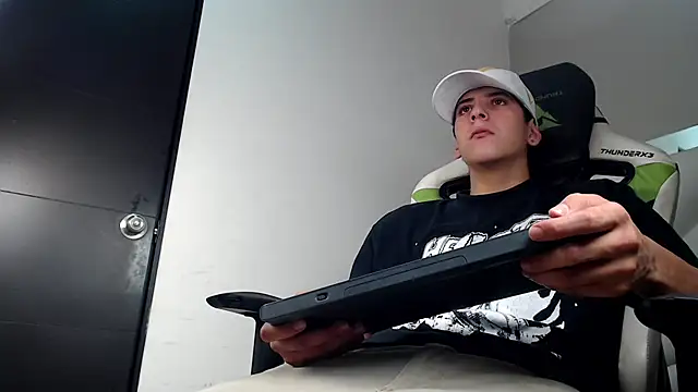 Snapshot of Cash_G_ chatting on 21, 11, 2025 Cash G online show from 21, 11, 2025