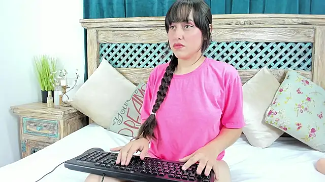 Cassandra Armani online show from 22, 3, 2026